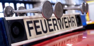 Drei Menschen wurden bei dem Brand schwer verletzt. (Symbolbild)