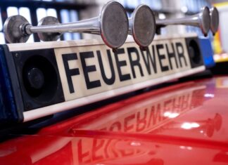 Drei Menschen wurden bei dem Brand schwer verletzt. (Symbolbild)