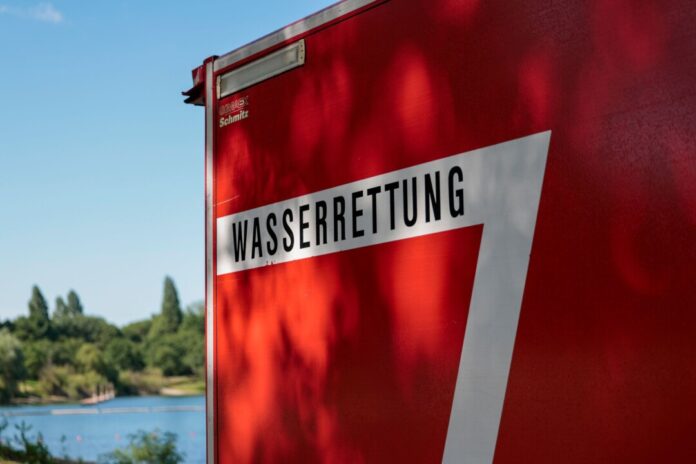 Wasserrettung Mit Tauchern und Sonarbooten wurde am Sonntag ein untergegangener 51-Jähriger gesucht. (Symbolbild)