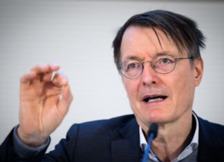 Der ehemalige Bundesgesundheitsminister Karl Lauterbach widmet sich künftig im Nebenjob in einer Kommission der WHO den gesundheitlichen Folgen des Klimawandels. (Archivbild)