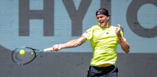 Alexander Zverev war nach einem Zwischenfall auf der Tribüne sofort zur Stelle.