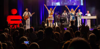 Den Sound von ABBA bekamen die Gäste zu hören. Foto: Kreissparkasse