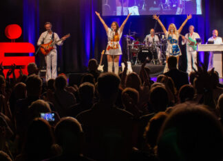 Den Sound von ABBA bekamen die Gäste zu hören. Foto: Kreissparkasse
