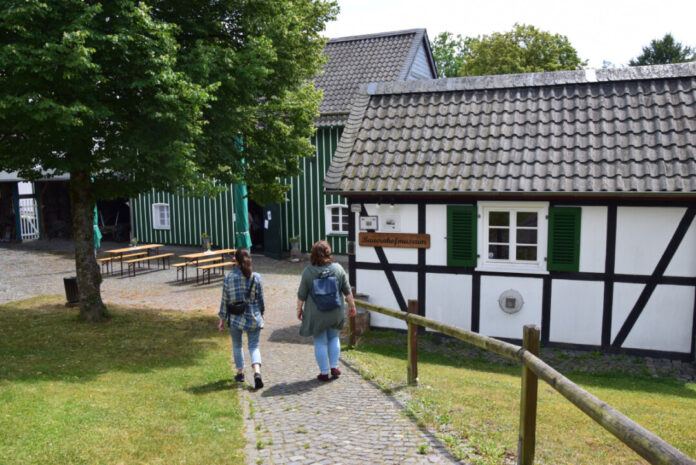 Auch das Bauernhofmuseum kann man erkunden. Foto: Anja Kortmann
