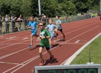 Auch beim 800-Meter-Lauf lieferten sich die Jungs und Mädchen spannende Wettkämpfe. Foto: Stadt Ratingen