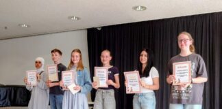Beim Lesewettbewerb traten (von links nach rechts) Mawada, Luca, Mia, Marleen, Hazal und Franziska an. Foto: Stadt Ratingen