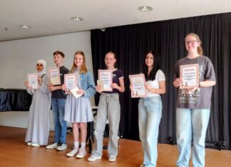 Beim Lesewettbewerb traten (von links nach rechts) Mawada, Luca, Mia, Marleen, Hazal und Franziska an. Foto: Stadt Ratingen