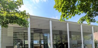 Die Mensa der Elsa-Brandström-Schule wird heute schon von der Gebrüder-Grimm-Schule genutzt, in Zukunft soll die Grundschule über das gesamte Gebäude verfügen können. Foto: Stadt Ratingen