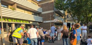 Station bei der 25er Ratinger Rollnacht. Der Marktplatz in Lintorf. Nach Vorstellung der Grünen bald ein Dauerverweilort. Foto :Alexander Heinz