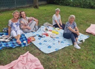 Das erste „Picknick mit Musik“ am Mehrgenerationentreff Tiefenbroich war ein voller Erfolg. Foto: Stadt Ratingen