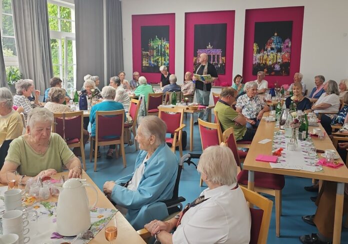 Gut gefüllt war der Saal beim Sommerfest im Seniorentreff Süd. Foto: Stadt Ratingen