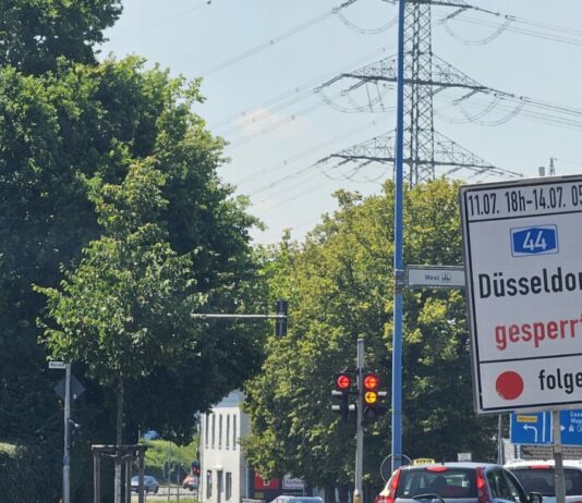 Auf der A44 kommt es bei Heiligenhaus zu einer Vollsperrung. Foto: Volkmann