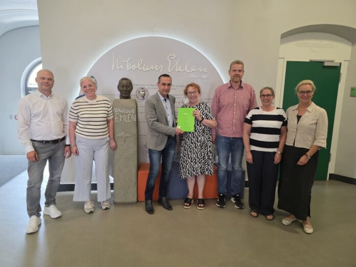 Feierlich wurde die Kooperationsvereinbarung am NEG in Velbert unterzeichnet. Foto: privat