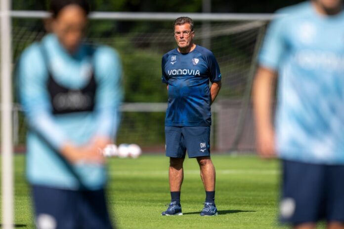 Trainingsauftakt VfL Bochum Bochums Trainer Dieter Hecking will vor dem Start der neuen Zweitliga-Saison keine Prognose abgeben.