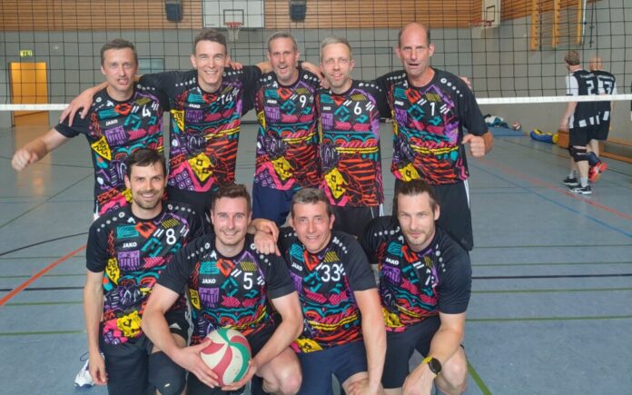 Die Herrenmannschaft der Volleyballabteilung des TuS 08 Lintorf. Foto: TuS 08 Lintorf