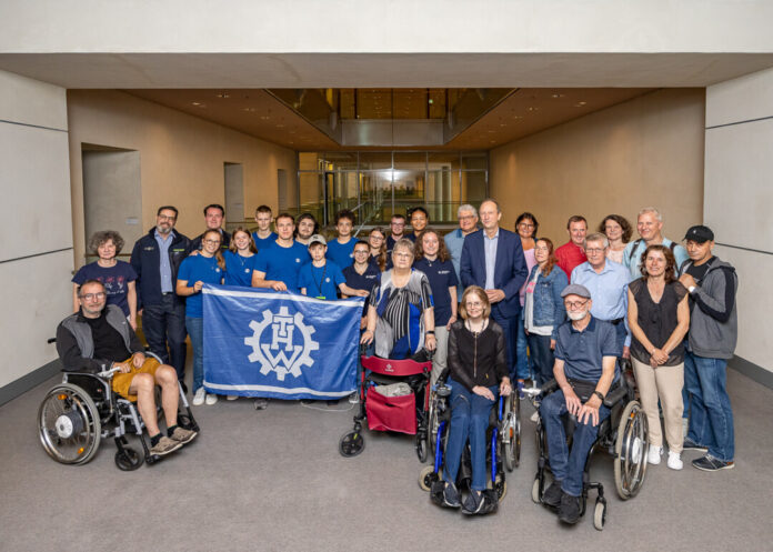 Eine Reisegruppe aus dem Südkreis war in Berlin zu Besuch. Foto: Bundesregierung / StadtLandMensch-Fotografie
