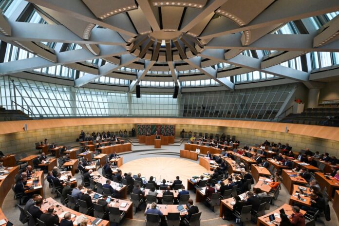 Blick in den Plenarsaal des Landtags. (Archivbild)
