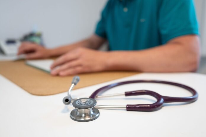 Ein Patient hatte seinem Hausarzt ein Grundstück versprochen. (Symbolbild)