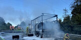 Die Feuerwehr löschte unter andere. einen Brand auf der A44. Foto: FW Ratingen
