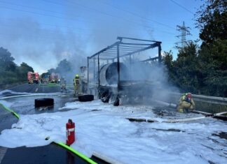 Die Feuerwehr löschte unter andere. einen Brand auf der A44. Foto: FW Ratingen