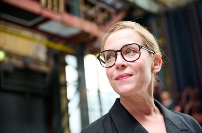 Gilt als Rockstar unter den Opernregisseurinnen und will ab 2027 die Ruhrtriennale weiter öffnen: Lydia Steier.