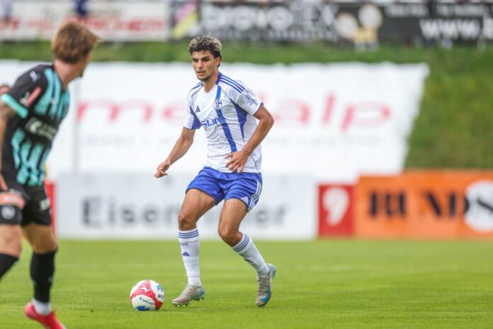 Mertcan Ayhan bekam beim FC Schalke 04 einen langfristigen Vertrag.