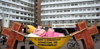 Die frühere Pflegetochter eines wegen Missbrauchs verurteilten Priesters forderte vom Erzbistum Köln 830.000 Euro Schmerzensgeld. (Archivbild)