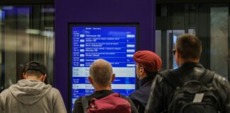 Brand legt Bahnstrecke zwischen Duisburg und Düsseldorf lahm.