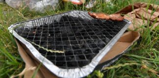 Der Absatz von Einweggrills hat stark zugenommen. (Archivbild)