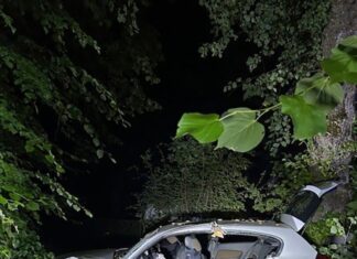 Eine nächtliche Autofahrt unter Alkoholeinfluss ist in Waldbröl für fünf junge Leute nach dem Aufprall gegen einen Baum mit teils schweren Verletzungen zu Ende gegangen. 