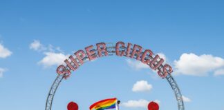 Der Zirkus will aus Protest gegen die Haltung von Bundeskanzler Merz und Bundestagspräsidentin Klöckner (beide CDU) die Regenbogenfahne auf dem Zirkuszelt hissen.