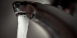 Im Stadtgebiet von Euskirchen muss Trinkwasser wegen einer Trübung abgekocht werden. (Symbolbild)