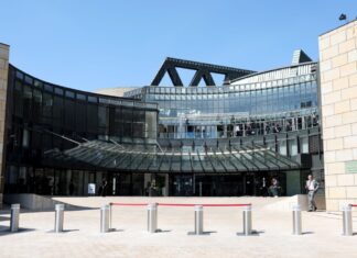 Der NRW-Landtag will sich mit einer verschärften Haus- und Geschäftsordnung vor Verfassungsfeinden schützen. (Archivbild)