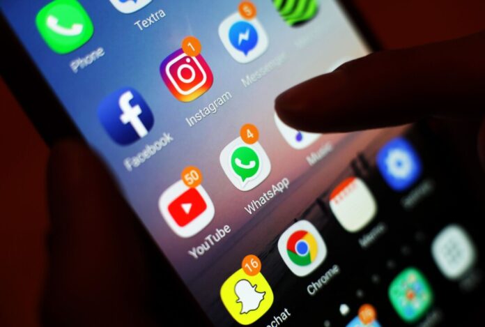 Influencer sollen Fiskus um Millionen betrogen haben Infliuencer sollen den Fiskus in NRW um 300 Millionen Euro betrogen haben (Symbolbild)