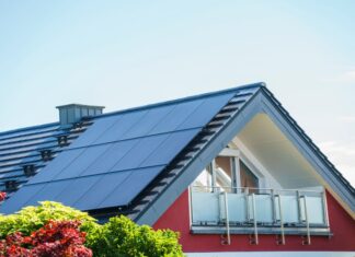 Besitzer privater Solaranlagen müssen teilweise monatelang auf ihre Einspeisevergütung warten. Die Eon-Tochtergesellschaft Westnetz bittet betroffene Kunden auf ihrer Homepage um «Entschuldigung für die längere Bearbeitungsdauer». (Archivbild)