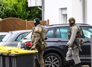 Es gab zwei leicht verletzte Polizeibeamte bei dem Einsatz in Unna. 