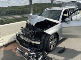 Mehrere Autos kollidierten auf der A52. Foto: FW Ratingen