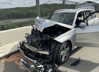 Mehrere Autos kollidierten auf der A52. Foto: FW Ratingen