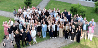 In einer Feierstunde im Garten des Ärzteshauses Münster zeichnete die Ärztekammer Westfalen-Lippe die prüfungsbesten Auszubildenden für den Beruf der Medizinischen Fachangestellten aus. Foto: Ärztekammer Westfalen-Lippe