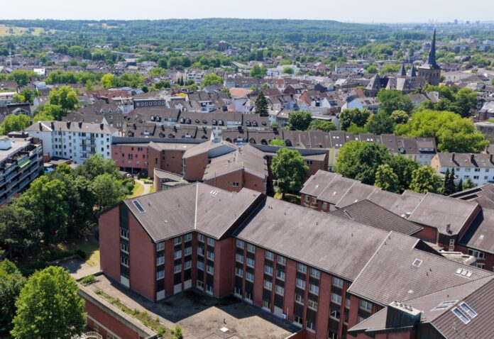 Blickauf das St. Marien KH/Altenheim und den Marienhof, Bild: Nestocom