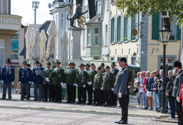 Die Schützen sind Bereit, Auf dem Weg zum Schützenbiwak Bild: Alexander Heinz