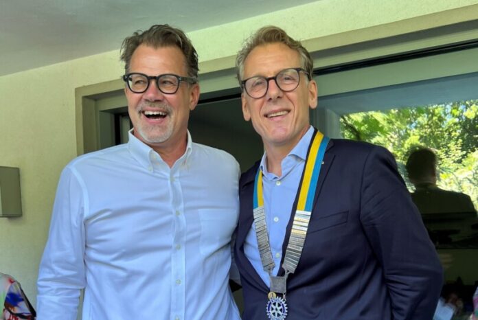 Jörg Lichtenberg (l.) und Martin v. Schroeter bei der Amtsübergabe. Foto: privat