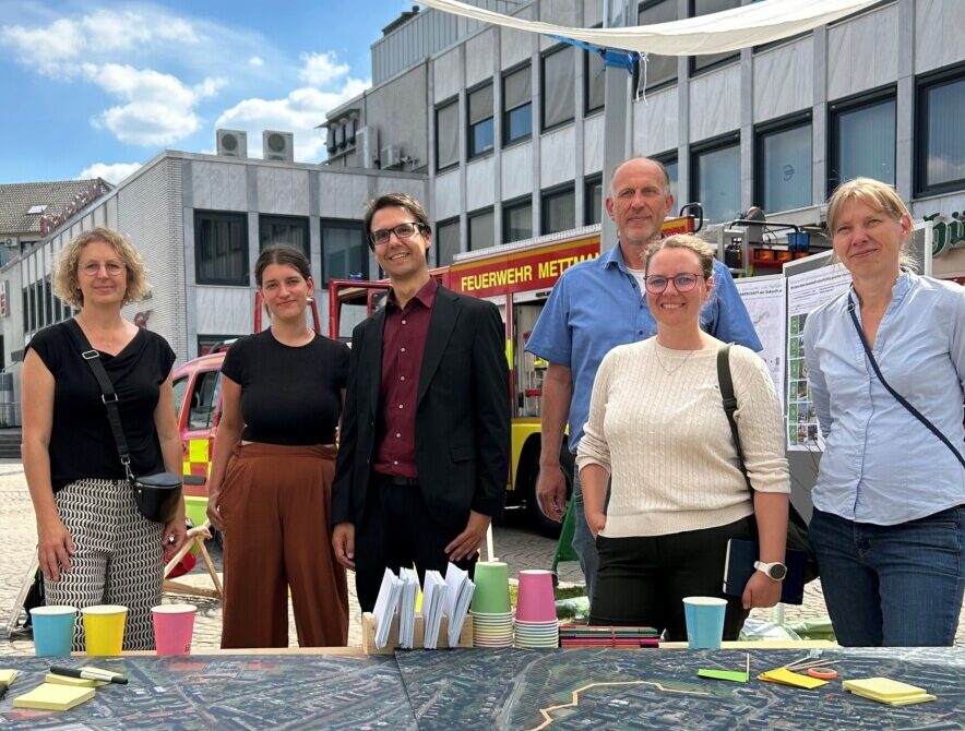 Bürgermeisterin Sandra Pietschmann, Michelle Smuda (Stadland Impuls), Dr. Kai Bülter und Guido Zakrzewski (beide Regionalmanagement), Bele Wolligandt (Wirtschaftsförderung Stadt Düsseldorf), Stadtplanerin Anne Havlat (Kreisstadt Mettmann). Foto: Kreisstadt Mettmann