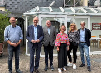Vor Ort in Mettmann: Waldemar Madeia, Klaus Wiener, Hans-Werner Wolff, Veronika Engel, Claudia Rademacher und Ralph Baumgarten. Foto: Caritas
