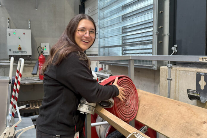 Leah Bovensiepen hat ihr Freiwilliges Soziales Jahr in der Feuerwehrschule des Kreises Mettmann absolviert. Foto: Kreis Mettman
