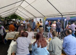 Rund 100 Gäste kamen zum Sommerfest. Foto: Lebenshilfe Kreisvereinigung Mettmann