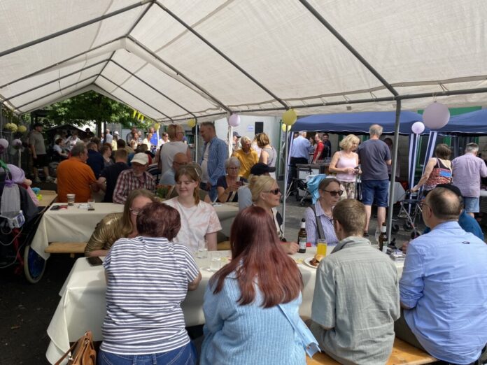 Rund 100 Gäste kamen zum Sommerfest. Foto: Lebenshilfe Kreisvereinigung Mettmann