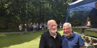 Wolfgang Diedrich und Karl Heinz Schreiber, im Hintergrund das Oberschlesische Orchester, Bild: Alexander Heinz