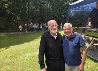 Wolfgang Diedrich und Karl Heinz Schreiber, im Hintergrund das Oberschlesische Orchester, Bild: Alexander Heinz