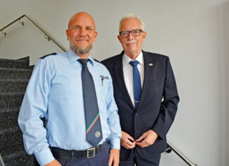 Markus Haas wurde nun von Landrat Thomas Hendele als neuer Leiter der Woche in Monheim am Rhein vorgestellt. Foto: Polizei